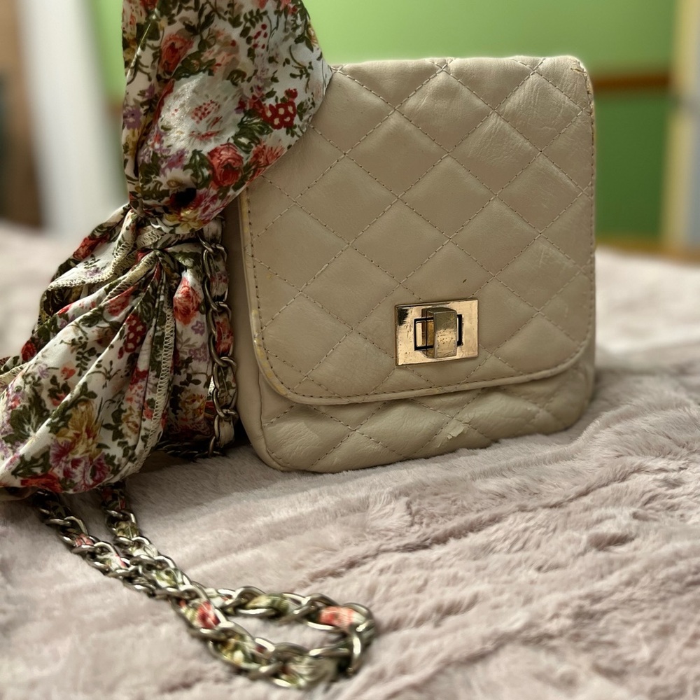 Really sweet Aldo crossbody bag with floral accessory.